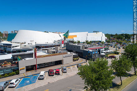 Vista aérea de McDonald's, La Pasiva y Punta Shopping - Punta del Este y balnearios cercanos - URUGUAY. Foto No. 67195