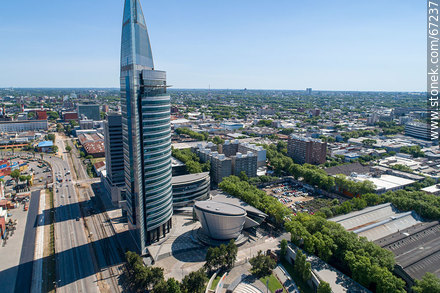 Vista aérea de la Torre de las Telecomunicaciones - Departamento de Montevideo - URUGUAY. Foto No. 67237