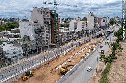 Vista aérea de la construcción del túnel de Av. Italia por debajo de las avenidas Ricaldoni y Centenario - Departamento de Montevideo - URUGUAY. Foto No. 67239