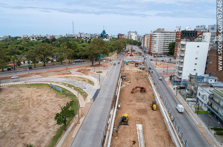 Vista aérea de la construcción del túnel de Av. Italia por debajo de las avenidas Ricaldoni y Centenario - Departamento de Montevideo - URUGUAY. Foto No. 67246