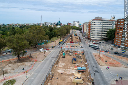 Vista aérea de la construcción del túnel de Av. Italia por debajo de las avenidas Ricaldoni y Centenario - Departamento de Montevideo - URUGUAY. Foto No. 67249