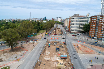 Vista aérea de la construcción del túnel de Av. Italia por debajo de las avenidas Ricaldoni y Centenario - Departamento de Montevideo - URUGUAY. Foto No. 67250