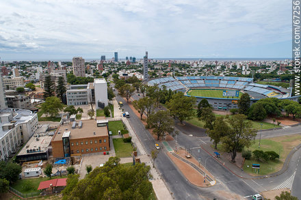 Vista aérea de la Avenida Ricaldoni, Área de la Salud, escuelas de medicina, CUDIM y el Estadio Centenario - Departamento de Montevideo - URUGUAY. Foto No. 67256