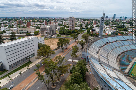Vista aérea de la Avenida Ricaldoni, Área de la Salud, escuelas de medicina, Estadio Centenario - Departamento de Montevideo - URUGUAY. Foto No. 67267