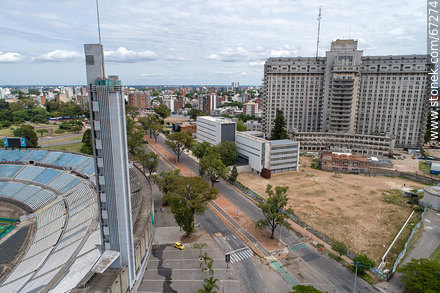 Vista aérea de la Avenida Ricaldoni, Área de la Salud, escuelas de medicina, CUDIM, torre de los homenajes del Estadio Centenario - Departamento de Montevideo - URUGUAY. Foto No. 67274