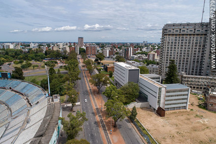Vista aérea de la Avenida Ricaldoni, Área de la Salud, escuelas de medicina, CUDIM - Departamento de Montevideo - URUGUAY. Foto No. 67279