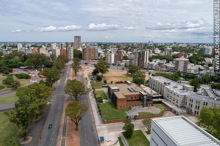 Vista aérea de la Avenida Ricaldoni, Área de la Salud, escuelas de medicina, CUDIM - Departamento de Montevideo - URUGUAY. Foto No. 67281
