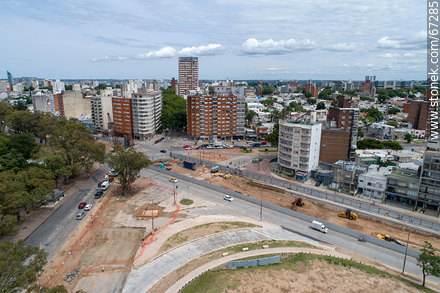 Vista aérea de la construcción del túnel de Av. Italia por debajo de las avenidas Ricaldoni y Centenario - Departamento de Montevideo - URUGUAY. Foto No. 67285