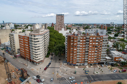 Vista aérea de una senda de las avenidas Italia, Centenario y Garibaldi - Departamento de Montevideo - URUGUAY. Foto No. 67288