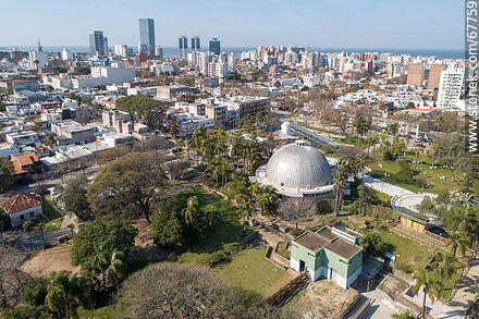 Vista aérea del Planetario Municipal y las torres del barrio Buceo - Departamento de Montevideo - URUGUAY. Foto No. 67759