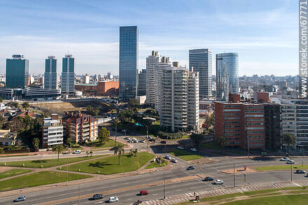 Vista aérea de las torres del barrio Buceo y la Rambla Armenia en 2020 - Departamento de Montevideo - URUGUAY. Foto No. 67771