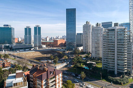 Vista aérea de las torres del barrio Buceo y la Rambla Armenia en 2020 - Departamento de Montevideo - URUGUAY. Foto No. 67767