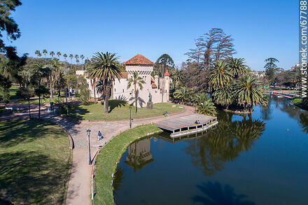 Imagen aérea del lago y entorno del Parque Rodó - Departamento de Montevideo - URUGUAY. Foto No. 67788