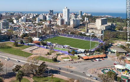 Vista aérea del Parque Rodó, estadio Luis Franzini y el barrio Punta Carretas. Facultad de Ingeniería - Departamento de Montevideo - URUGUAY. Foto No. 67840