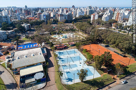 Vista aérea de las canchas de padel, el Club Defensor-Sporting y el área infantil - Departamento de Montevideo - URUGUAY. Foto No. 67822