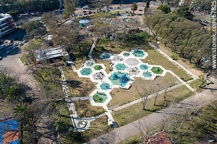 Vista aérea del área de juegos infantiles - Departamento de Montevideo - URUGUAY. Foto No. 67825