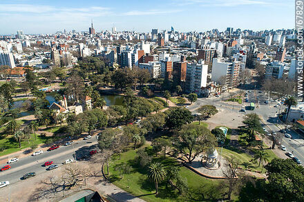 Vista aérea del Parque Rodó y la ciudad. Av. Herrera y Reissig - Departamento de Montevideo - URUGUAY. Foto No. 67829