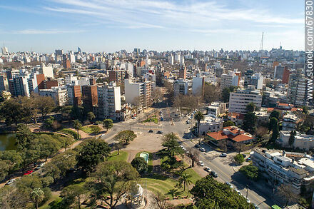 Vista aérea del Parque Rodó y la ciudad. Calle 21 de Setiembre - Departamento de Montevideo - URUGUAY. Foto No. 67830