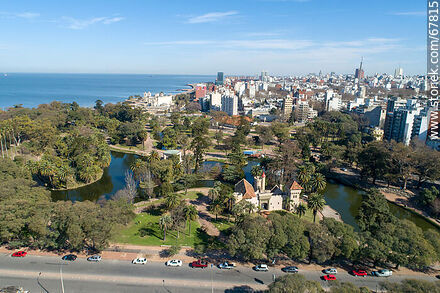 Aerial view of Rodó Park, the city and the Río de la Plata - Department of Montevideo - URUGUAY. Photo #67815