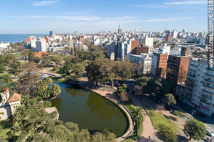Imagen aérea del lago y entorno del Parque Rodó. Calle Gonzalo Ramírez - Departamento de Montevideo - URUGUAY. Foto No. 67818