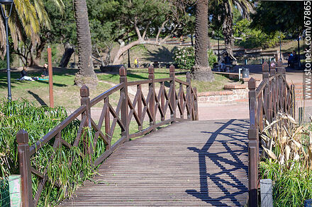 Puente sobre el lago - Departamento de Montevideo - URUGUAY. Foto No. 67865