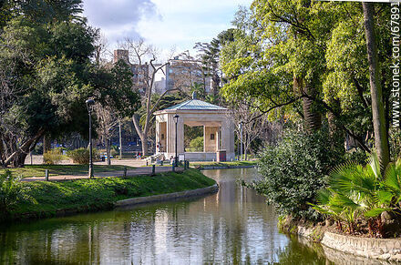 Lago del parque y sus islas. Pabellón de la Música - Departamento de Montevideo - URUGUAY. Foto No. 67891