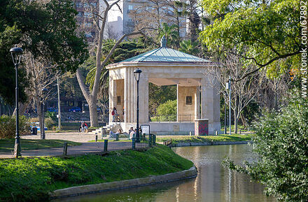 Lago del parque y sus islas. Pabellón de la Música - Departamento de Montevideo - URUGUAY. Foto No. 67892