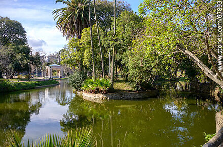 Lago del parque y sus islas. Pabellón de la Música - Departamento de Montevideo - URUGUAY. Foto No. 67893