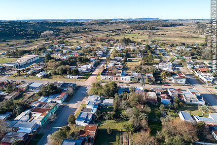 Vista aérea de Aiguá y su plaza - Departamento de Maldonado - URUGUAY. Foto No. 67919