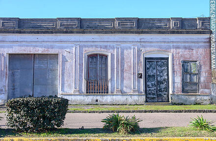 Facade of an old house - Department of Maldonado - URUGUAY. Photo #67983