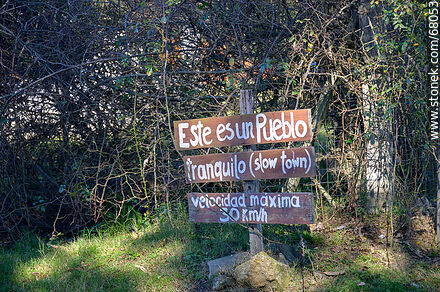 Entrada al pueblo - Departamento de Maldonado - URUGUAY. Foto No. 68053