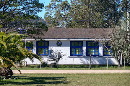 Escuela No. 30 de Pueblo Edén - Departamento de Maldonado - URUGUAY. Foto No. 68073