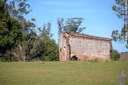 Casa abandonada - Departamento de Maldonado - URUGUAY. Foto No. 68088
