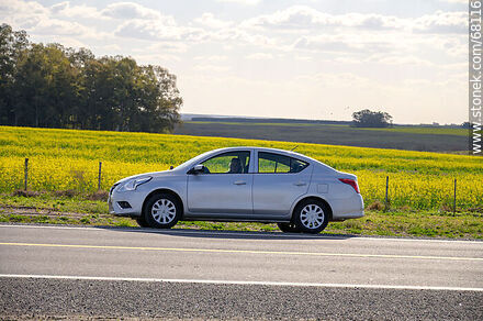 Nissan Versa -  - MORE IMAGES. Photo #68116
