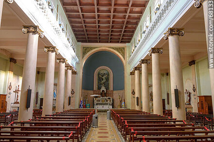 Parroquia Santísima Trinidad. Interior - Departamento de Flores - URUGUAY. Foto No. 68133