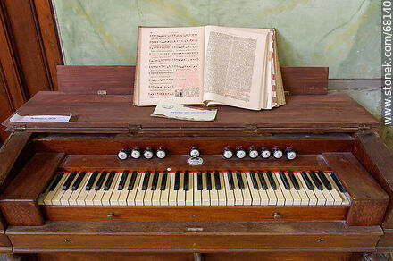 Holy Trinity Parish. Old harpsichord - Flores - URUGUAY. Photo #68140