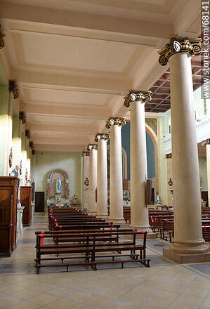 Parroquia Santísima Trinidad. Interior - Departamento de Flores - URUGUAY. Foto No. 68141