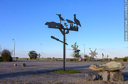 Sculpture park. Zoo of the future. Routes 3 and 23 - Flores - URUGUAY. Photo #68219
