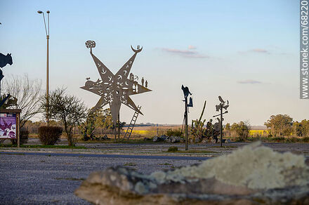 Sculpture park. Zoo of the future. Routes 3 and 23 - Flores - URUGUAY. Photo #68220