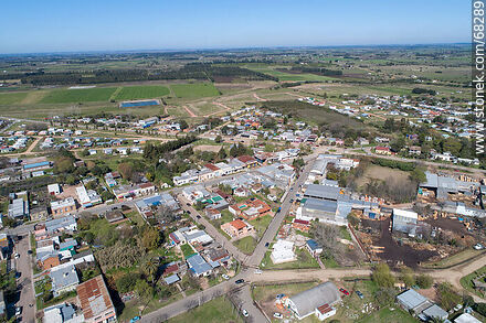 Vista aérea de la plaza de Los Cerrillos - Departamento de Canelones - URUGUAY. Foto No. 68289