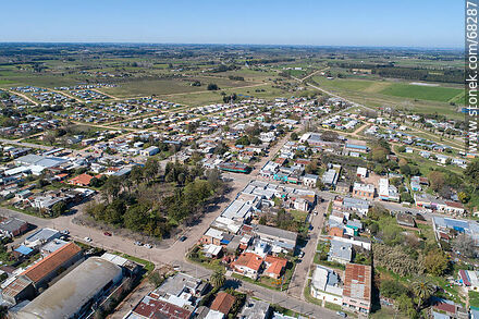 Vista aérea de la plaza de Los Cerrillos - Departamento de Canelones - URUGUAY. Foto No. 68287
