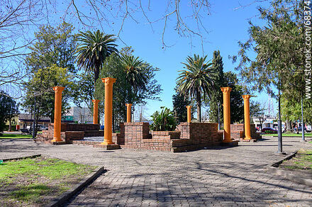 Plaza de Los Cerrillos - Departamento de Canelones - URUGUAY. Foto No. 68374