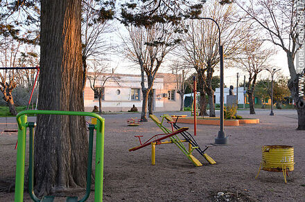Children's games in the square - San José - URUGUAY. Photo #68417