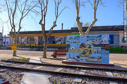 Murales en la plaza del ferrocarril - Departamento de Florida - URUGUAY. Foto No. 68482