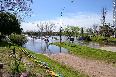 Ruta 11 inundada por crecida del río Santa Lucía - Departamento de Canelones - URUGUAY. Foto No. 68643