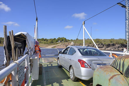 Capacity for 2 vehicles in the raft - Tacuarembo - URUGUAY. Photo #68937