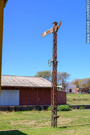Old railroad sign - Durazno - URUGUAY. Photo #69010