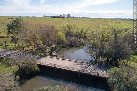 Vista aérea de la ruta 42. Puente sobre el arroyo Blanquillo - Departamento de Durazno - URUGUAY. Foto No. 69092