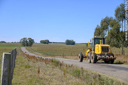Agricultural machinery on the road - Durazno - URUGUAY. Photo #69192