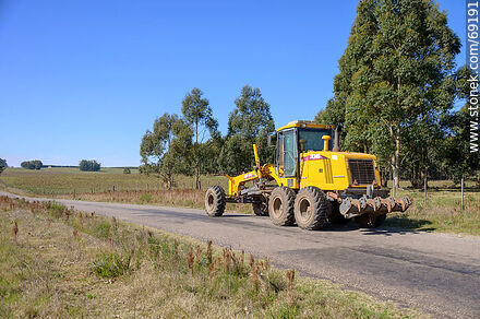 Agricultural machinery on the road - Durazno - URUGUAY. Photo #69191